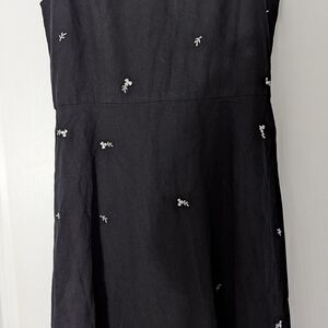 Elegant Black Dress with Floral Embroidery